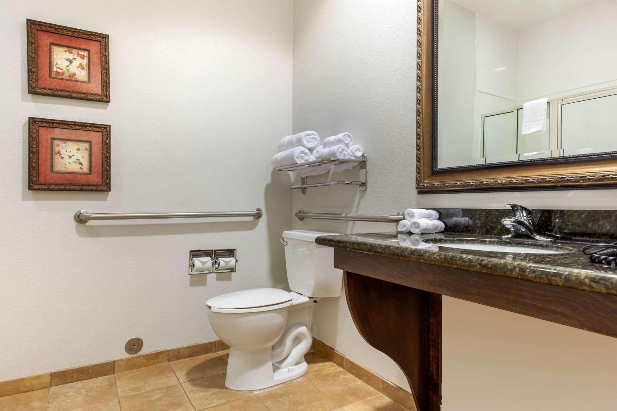 Clarion Pointe 3*