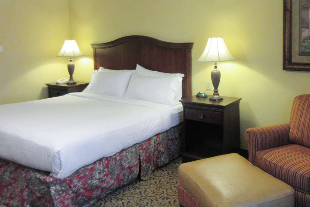 Clarion Pointe Hotel
